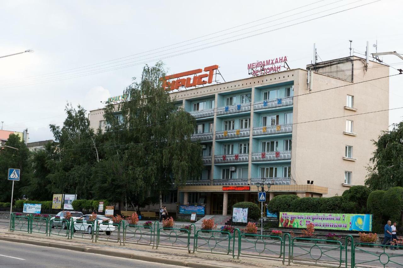 Tourist Hotel Ust-Kamenogorsk ภายนอก รูปภาพ
