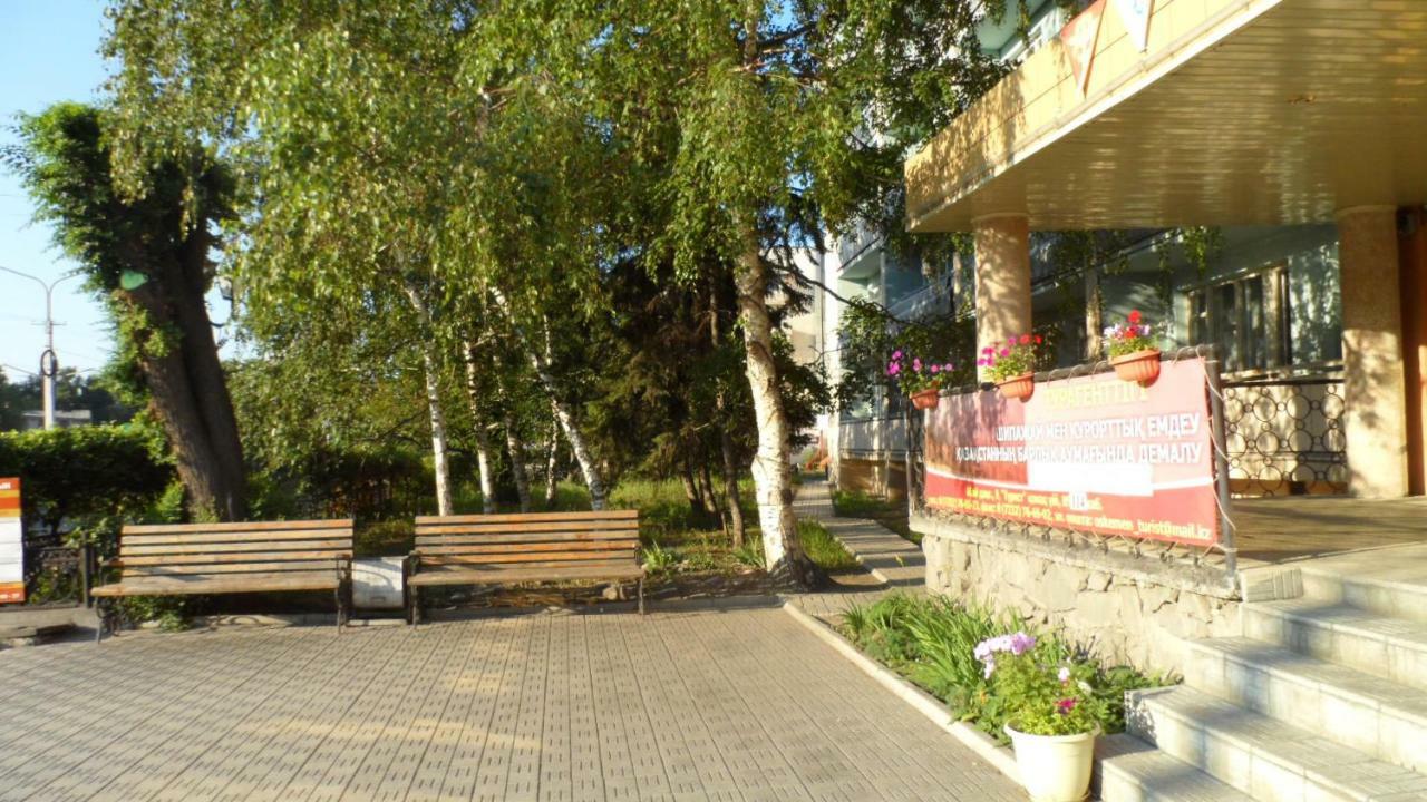 Tourist Hotel Ust-Kamenogorsk ภายนอก รูปภาพ